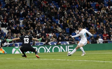 Gareth Bale scores Real Madrid fifth goal. 5-2