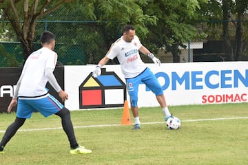 La Selección Colombia entrenó en la Universidad Autónoma del Caribe. James participó a la par de sus compañeros.