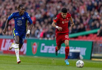 El extremo colombiano fue titular en el equipo de Klopp y jugó 97 minutos. En sus primeros 28 días en Inglaterra, ya consiguió su primer trofeo.