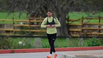 Raíllo entrena de nuevo con el grupo