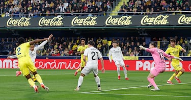 El jugador del Real Madrid, Kylian Mbappé, marca el 1-1 al Villarreal. 