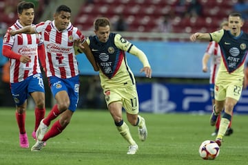  (L-R) Gilberto Sepulveda of Guadalajara and Francisco Cordova of America during the game Guadalajara vs America, corresponding to Eleventh round match and Edition 240 of the National Classic of the Torneo Guard1anes Clausura 2021 of the Liga BBVA MX, at the Akron Stadium, on March 14, 2021.

<br><br>

(I-D), Gilberto Sepulveda de Guadalajara y Francisco Cordova de America  durante el partido Guadalajara vs America, correspondiente a la Jornada 11 y Edicion 240 del Clasico Nacional del Torneo Clausura Guard1anes 2021 de la Liga BBVA MX, en el Estadio Akron, el 14 de Marzo de 2021.