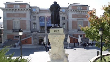 GRAF8292. MADRID, 10/10/2020.- Vista de la cola en el Museo del Prado en Madrid este s&aacute;bado tras decretarse ayer el estado de alarma. EFE/Kiko Huesca