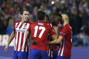 Jackson Martínez se quita la presión de varios partidos sin anotar. El estadio Vicente Calderón le demuestra cariño.