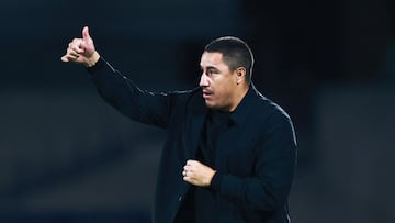 Soccer Football - Liga MX - Pumas UNAM v Atletico San Luis - Estadio Olimpico Universitario, Mexico City, Mexico - October 22, 2025 Pumas UNAM coach Efrain Juarez reacts REUTERS/Eloisa Sanchez