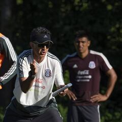 Juan Carlos Osorio prueba variantes en la zona ofensiva