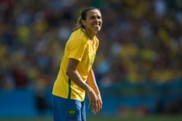 La mejor jugadora de fútbol en el mundo y quizás en la historia, Marta Vieira da Silva, no pudo llevar a su selección a lograr el oro en casa. Cuando nadie creía en Neymar y todo Brasil apoyaba a Marta, la brasileña de oro y sus compañeras quedaron eliminadas en semifinales y tampoco pudieron conseguir el bronce.