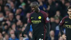 LIVERPOOL, ENGLAND - JANUARY 15:  (L-R) Dejected Manchester City teammates Yaya Toure and David Silva look on during the Premier League match between Everton and Manchester City at Goodison Park on January 15, 2017 in Liverpool, England.  (Photo by Alex Livesey/Getty Images)