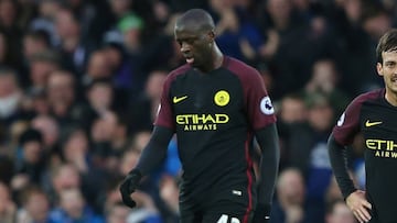 LIVERPOOL, ENGLAND - JANUARY 15: (L-R) Dejected Manchester City teammates Yaya Toure and David Silva look on during the Premier League match between Everton and Manchester City at Goodison Park on January 15, 2017 in Liverpool, England. (Photo by Alex Livesey/Getty Images)