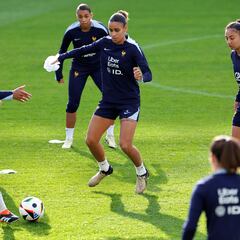 Chelsea y City se entrometen entre el Real Madrid y Lakrar