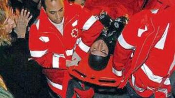 <b>HOSPITALIZADO. </b>Después de nadar durante 12 horas y media, Meca fue hospitalizado al llegar a Ceuta.