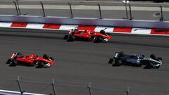 SOCHI, RUSSIA - APRIL 30:  Valtteri Bottas driving the (77) Mercedes AMG Petronas F1 Team Mercedes F1 WO8 leads Sebastian Vettel of Germany driving the (5) Scuderia Ferrari SF70H and Kimi Raikkonen of Finland driving the (7) Scuderia Ferrari SF70H at the start during the Formula One Grand Prix of Russia on April 30, 2017 in Sochi, Russia.  (Photo by Clive Mason/Getty Images)