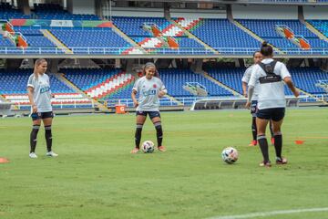 La Selección Colombia Femenina realizó su entrenamiento en el Pascual Guerrero antes del partido amistoso ante Chile, que se jugará el sábado en Cali.