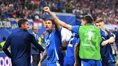 Soccer Football - Euro 2024 - Group B - Croatia v Italy - Leipzig Stadium, Leipzig, Germany - June 24, 2024  Italy's Mattia Zaccagni celebrates scoring their first goal with teammates REUTERS/Angelika Warmuth