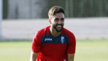 Rober Ibañez durante un entrenamiento con el Granada.
