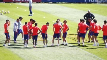 El Atlético, durante el entrenamiento de hoy.
