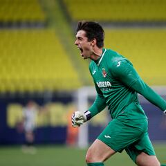 El Villarreal amplía el contrato del portero Iker Álvarez dos temporadas más