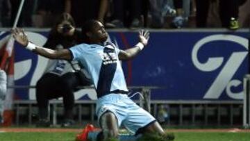 Manucho celebra su gol