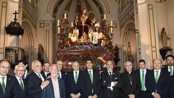 Ofrenda floral del Betis al Cristo de la Misión.