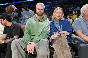 Tucker Halpern, integrante del grupo musical Sofi Tukker, y Cristina Baxter.