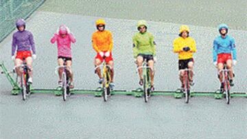 <b>PREPARADOS...</b> José Antonio Villanueva, de naranja, espera la orden de salida de una serie con el resto de participantes.