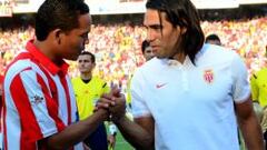 Carlos Bacca remplazaría a Falcao en el Manchester United