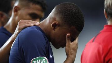 Saint Denis (France).- (FILE) Paris Saint Germain's Kylian Mbappe reacts as he leaves the field during the Coupe de France final soccer match between Paris Saint Germain (PSG) and Saint Etienne (ASSE) in Saint-Denis, near Paris, France, 24 July 2020,