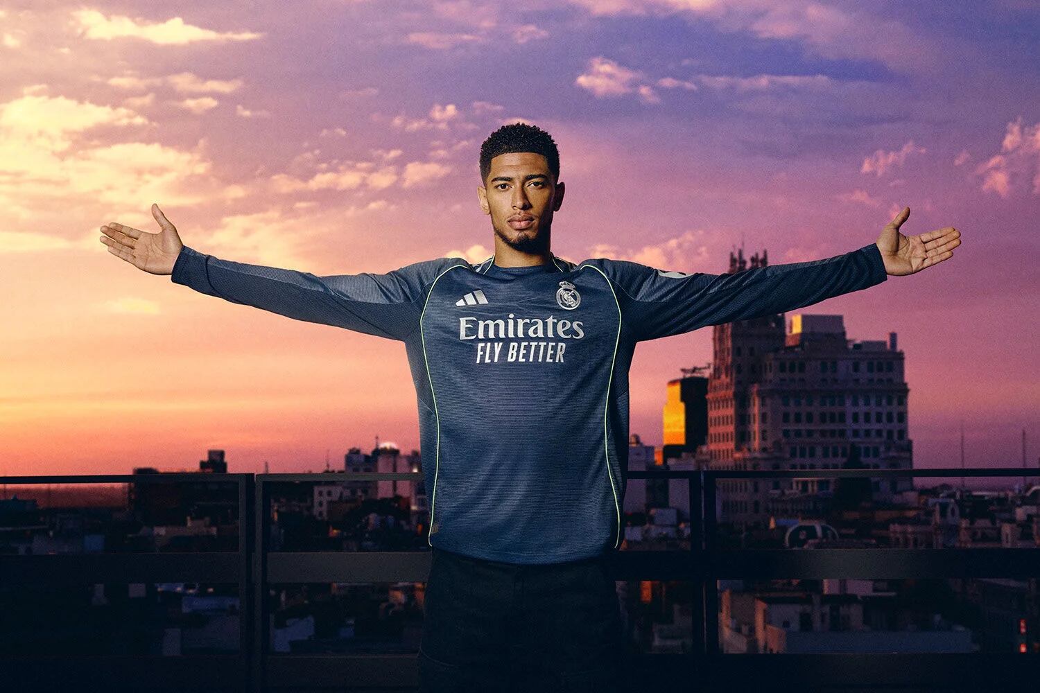 ريال مدريد يكشف عن القميص الثاني لموسم 25/26