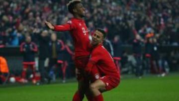 Thiago felicita a Coman tras el tanto del francés que sentenció el partido.