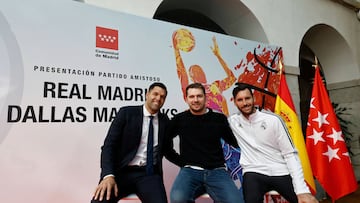 Luka Doncic, ayer en la sede de la Comunidad de Madrid rodeado por sus excompañeros en el Real Madrid Felipe Reyes, ahora embajador del club, y Rudy Fernández.