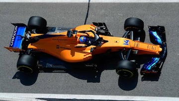 McLaren's Spanish driver Fernando Alonso takes part in the first practice session at the Circuit de Catalunya in Montmelo in the outskirts of Barcelona ahead of the Spanish Formula One Grand Prix on May 11, 2018. / AFP PHOTO / LLUIS GENE