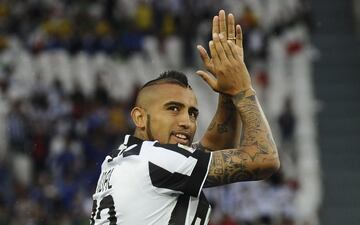 La Juventus pagó 10,5M€ al Leverkusen en 2011 por su fichaje, año en que se convirtió en jugador del equipo italiano hasta 2015. Jugó en el Barcelona entre 2018 y 2020.