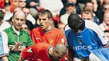 <b>UN MACARRA</b>. Keane grita a Haaland, al que acaba de lesionar con su entrada.