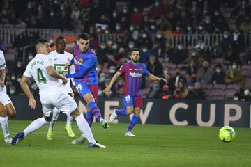 El jugador catalán inició el partido con gran intensidad y en el minuto 2 batió a Edgar Badía. Para su desgracia, estaba adelantado cuando recibió el balón y el gol fue anulado por fuera de juego.