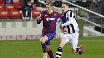 Soccer Football - La Liga Santander - FC Barcelona v Levante - Camp Nou, Barcelona, Spain - December 13, 2020 FC Barcelona's Frenkie de Jong in action with Levante's Carlos Clec REUTERS/Albert Gea
