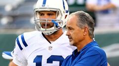 Andrew Luck y Chuck Pagano, pensando en los coordinadores del grupo de receptores.