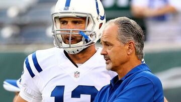 Andrew Luck y Chuck Pagano, pensando en los coordinadores del grupo de receptores.