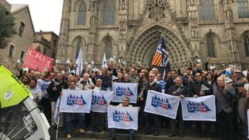 Manifestaciñon de los clubes náuticos catalanes en Barcelona, el pasado 25 de abril, contra la Ley de Costas.