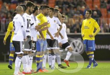 Partido Valencia - Las Palmas. Lanzamiento de falta directa