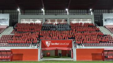 Foto de la familia sevillista por su 128 aniversario.