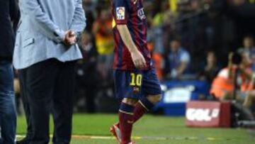 Martino llamó a Messi tras sustituirlo pero el argentino se marchó cabizbajo y rebotado al banquillo.