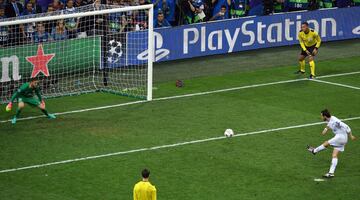 Real Madrid-Atlético de Madrid 1-1 (5-3 en la tanda de penaltis). En la foto, Gareth Bale marca en la tanda de penaltis el 3-2.