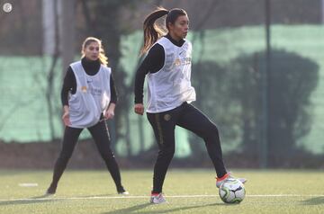 Otra de las grandes referentes del fútbol femenino de los últimos años en Colombia. Luego de su paso por Junior, fichó por el Inter de Milan. Tiene 49 partidos con la Selección Colombia y 9 goles marcados. Participó en dos Mundiales con la de mayores (2011 y 2015), además de las Copas América de 2010 y 2014.