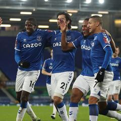 Mina anota y James sale figura en triunfo de Everton en FA Cup