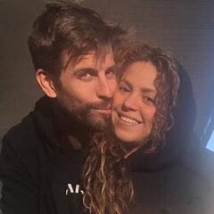 Gerard Piqué y Shakira derrochan amor incluso en un centro de lavado de coches