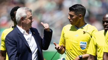 Javier Aguirre head coach of Mexico and Referee Victor Rivas during the mach Mexican National Team (Mexico) and Switzerland team as part to International friendly match at Rice-Eccles Stadium, on June 07, 2025 on Salt Lake City, Utah, United States.