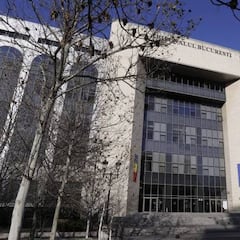 A timeline of Andrew Tate’s arrest in Romania: Greta Thumberg, Twitter, the pizza box...