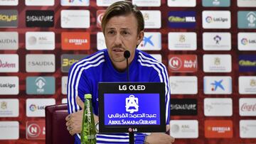 Guti: "En estas once jornadas pueden pasar muchas cosas y entre ellas que suba el Almería"