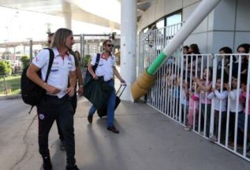 Sebastián Beccacece, ayudante de Sampaoli, también se dio tiempo para saludar.