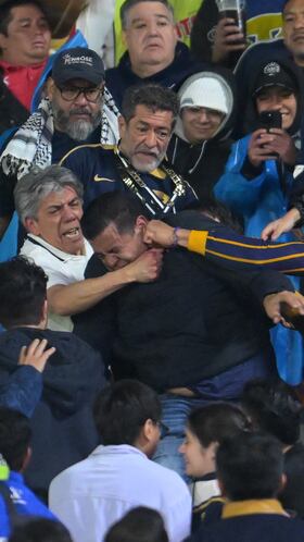 Durante el partido entre Pumas y los ‘Diablos’, se suscitó un lamentable caso de violencia en las gradas de C.U.